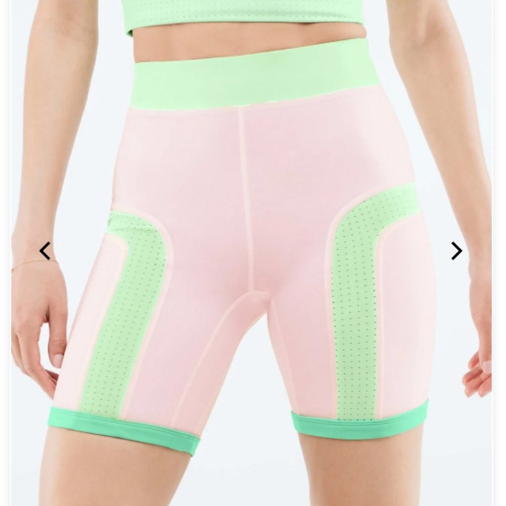 Fabletics High Wasted Motion 365 Color Block Short